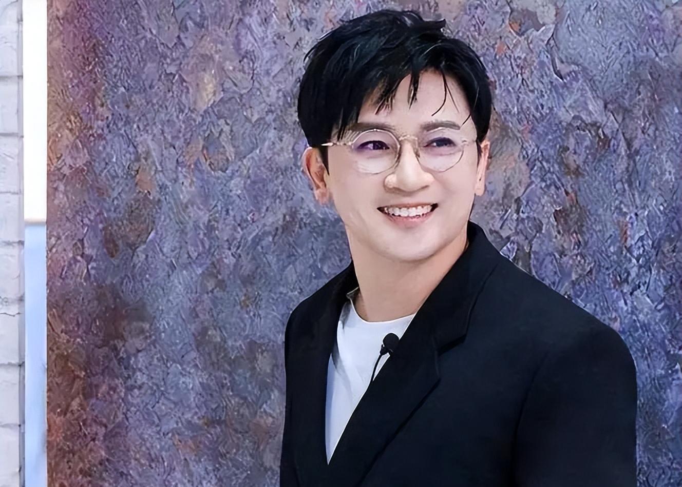 左耳电影票房再创新高，友情与陪伴的温馨故事