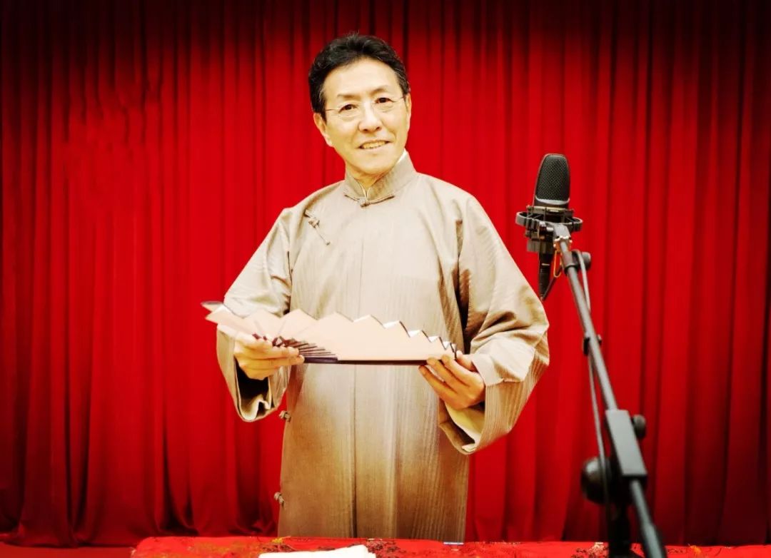 评书演员秋实，传统魅力与现代演绎的交融展现风采