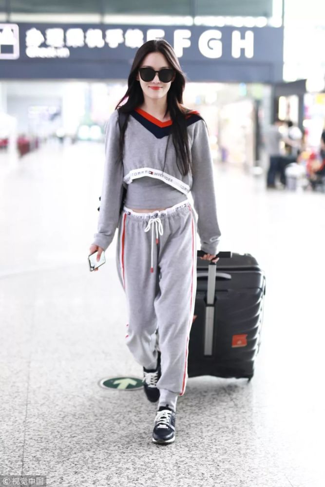 女明星穿搭，潮流风采的时尚引领者