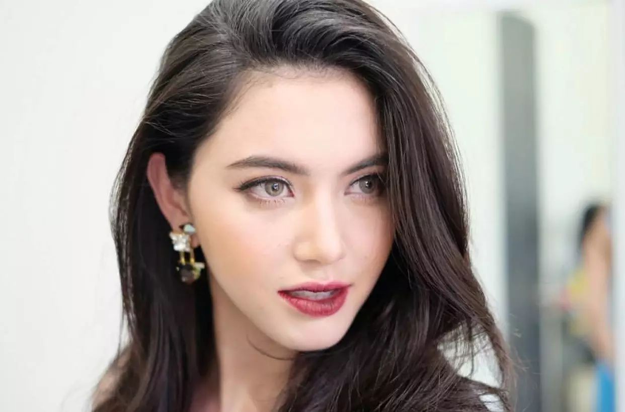 泰国最美女演员的自然美景之旅，寻找内心宁静的邂逅
