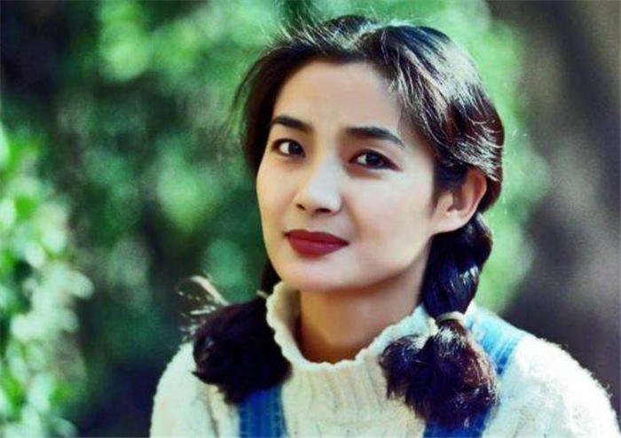 李婷演员，与自然美景的浪漫邂逅，探寻内心平和之旅